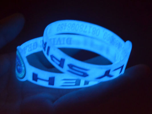 Color Filled Custom Silicone Bracelets Glow In The Dark For Outdoor Events