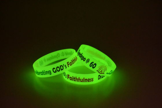 Color Filled Custom Silicone Bracelets Glow In The Dark For Outdoor Events